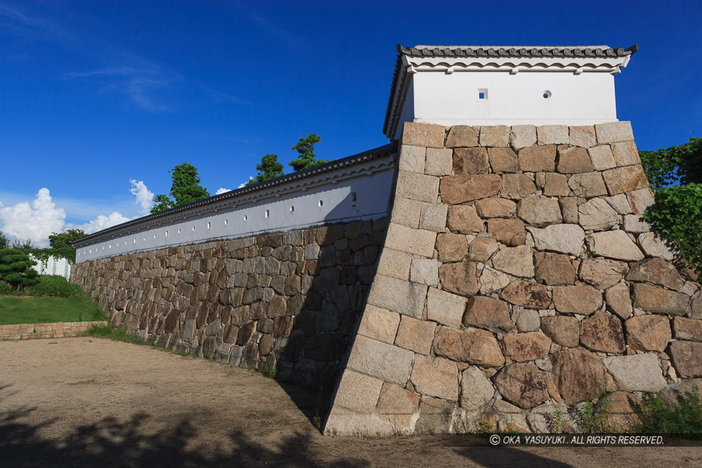 尼崎城復興土塀と復興水堀跡・天守再建前2006年