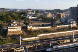 福山城と新幹線福山駅 | 高解像度画像サイズ：8192 x 5464 pixels | 写真番号：344A2609 | 撮影：Canon EOS R5