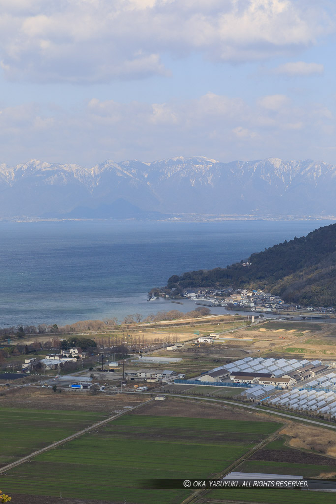 八幡山城北の丸から琵琶湖を望む