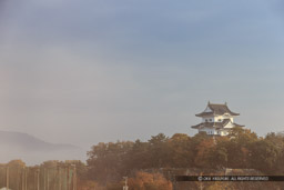 朝霧と伊賀上野城｜高解像度画像サイズ：4936 x 3291 pixels｜写真番号：1DX_6621｜撮影：Canon EOS-1D X