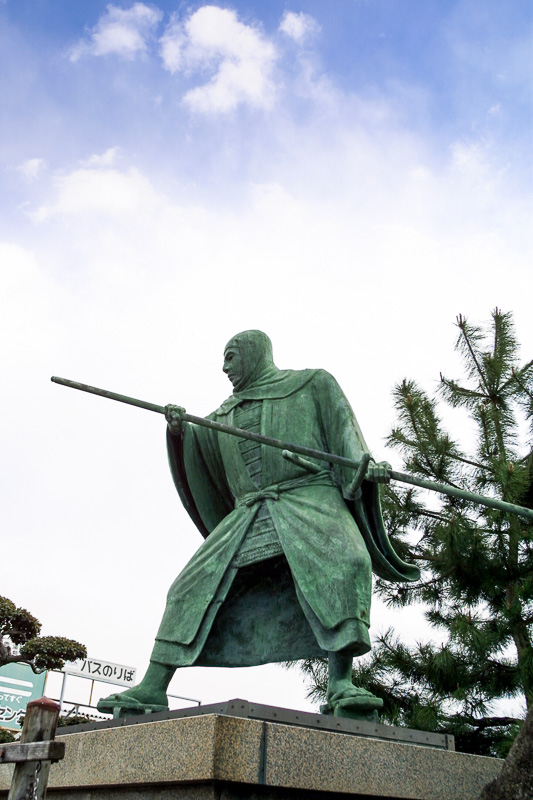 武蔵坊弁慶の銅像