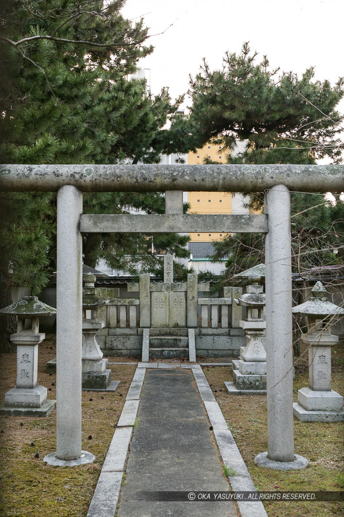 丸亀京極家六代藩主・京極高朗公墓所