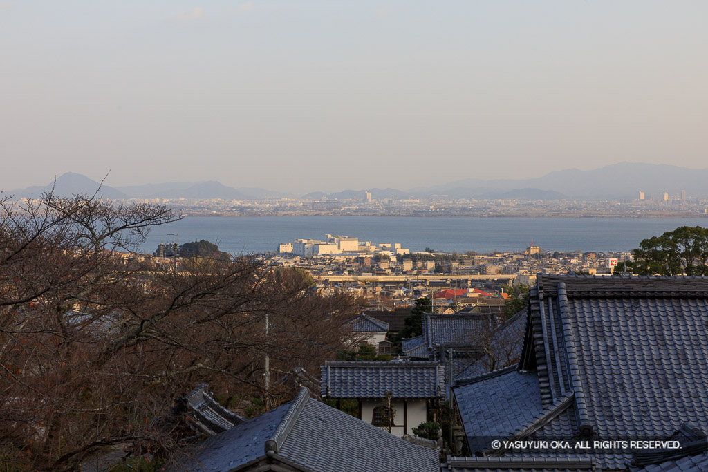 西教寺から琵琶湖を望む