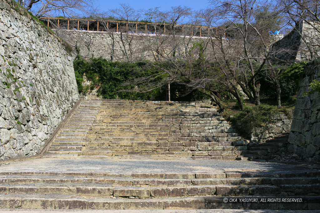 津山城の表中門跡
