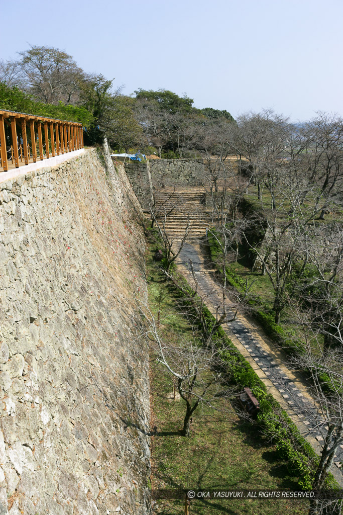 津山城の本丸石垣