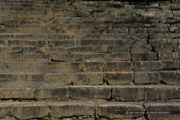 津山城の表中門跡の石階段｜高解像度画像サイズ：4644 x 3096 pixels｜写真番号：VJ7Z7625｜撮影：Canon EOS-1Ds Mark II