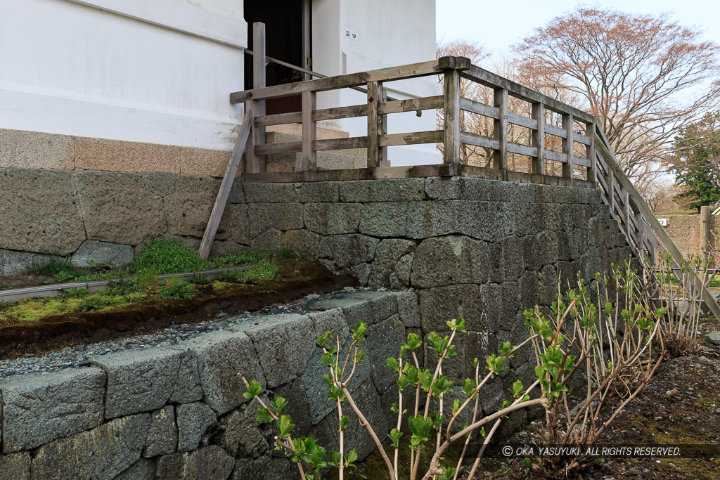 松前城の天守入口の石垣