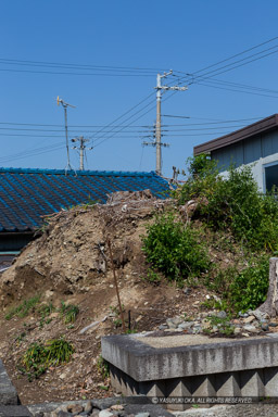 土塁｜高解像度画像サイズ：3582 x 5373 pixels｜写真番号：IMG_1048｜撮影：Canon EOS 6D