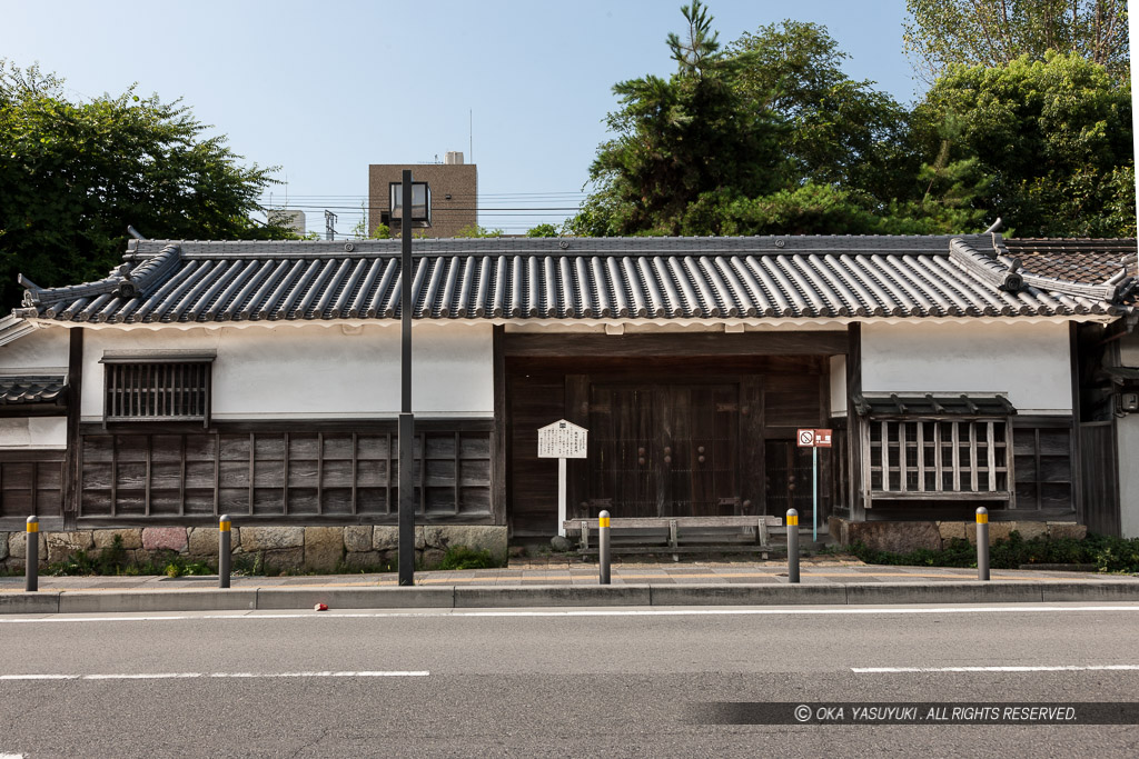 移築門・明石城織田家長屋門