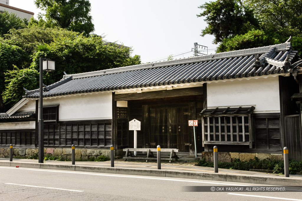 移築門・明石城織田家長屋門