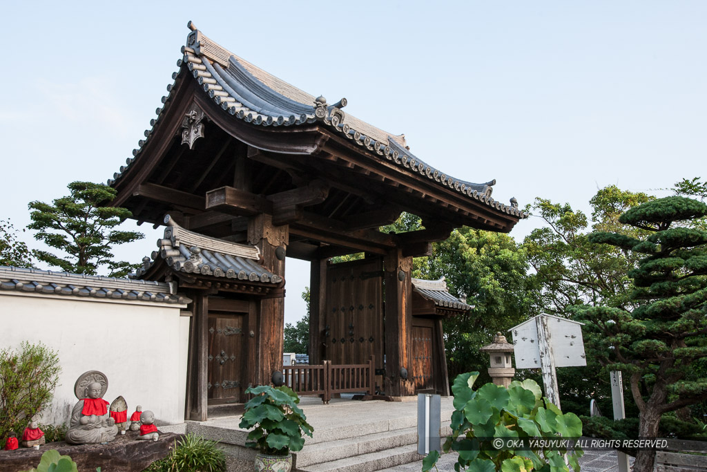 明石城切手門・伏見城からの移築城門・月照寺山門