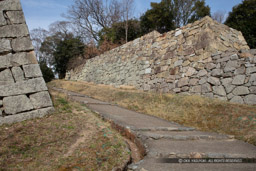 白の門跡への通路｜高解像度画像サイズ：8688 x 5792 pixels｜写真番号：5DSA8211｜撮影：Canon EOS 5DS