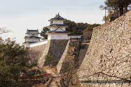 二の丸石垣と坤櫓と巽櫓｜高解像度画像サイズ：8562 x 5708 pixels｜写真番号：5DSA8217｜撮影：Canon EOS 5DS