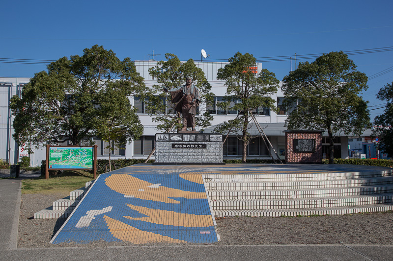 岩崎弥太郎銅像・江の川上公園