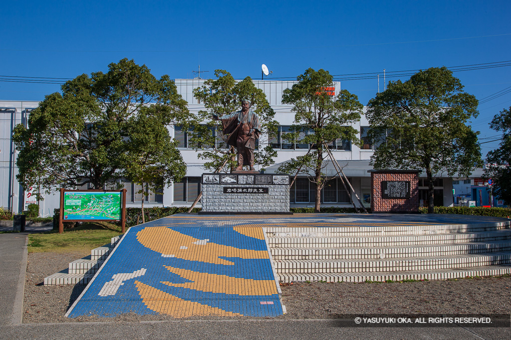 岩崎弥太郎銅像・江の川上公園