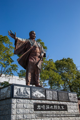 岩崎弥太郎銅像・江の川上公園 | 高解像度画像サイズ：3427 x 5141 pixels | 写真番号：1DXL7780 | 撮影：Canon EOS-1D X