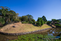 水堀と土居 | 高解像度画像サイズ：5184 x 3456 pixels | 写真番号：1DXL7852 | 撮影：Canon EOS-1D X