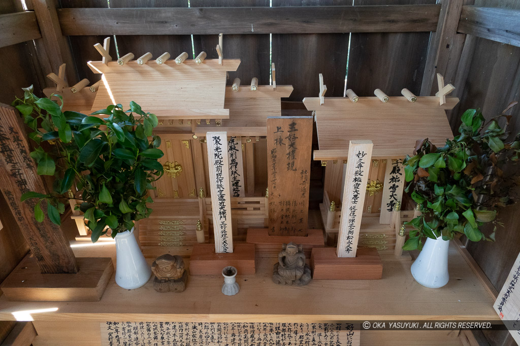 三好長慶を祀った祠・芥川山城主郭