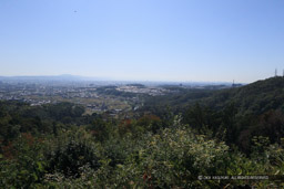芥川山城の主郭南下11郭より大阪を見る|高解像度画像サイズ:6000 x 4000 pixels|写真番号:IMG_6809|撮影:Canon PowerShot G1 X Mark III