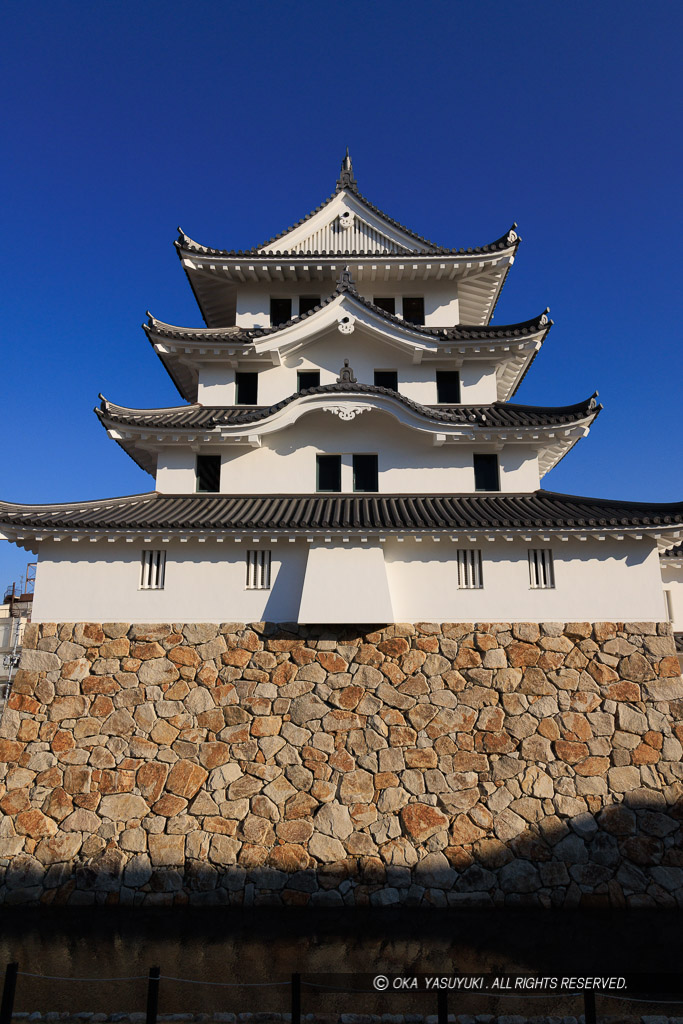 尼崎城の外観再建天守・西から