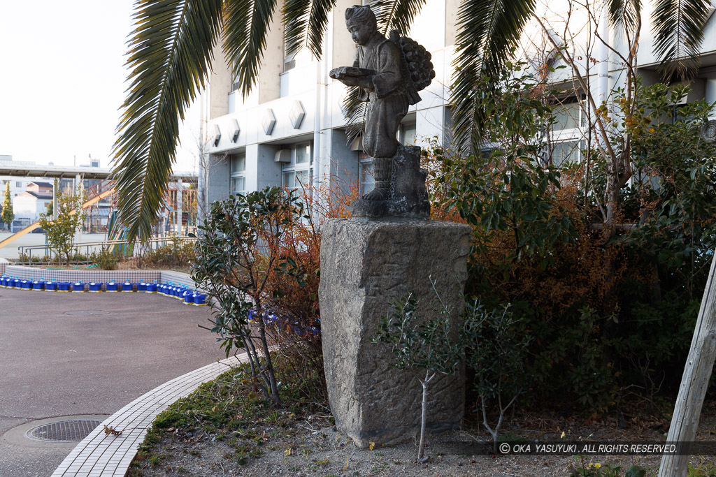 二宮金次郎銅像・明城小学校