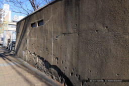 機銃掃射の跡（開明中公園）｜高解像度画像サイズ：8192 x 5464 pixels｜写真番号：344A9291｜撮影：Canon EOS R5