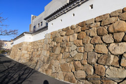 尼崎市立中央図書館の復興石垣｜高解像度画像サイズ：8192 x 5464 pixels｜写真番号：344A9316｜撮影：Canon EOS R5