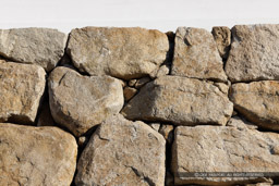 尼崎市立中央図書館の復興石垣のハート型の石｜高解像度画像サイズ：8192 x 5464 pixels｜写真番号：344A9318｜撮影：Canon EOS R5