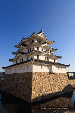 尼崎城の外観再建天守・北西から|高解像度画像サイズ:5464 x 8192 pixels|写真番号:344A9337|撮影:Canon EOS R5