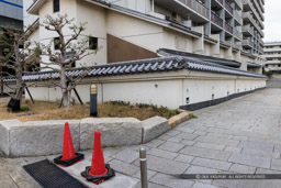 築地公園付近のマンション外観・復興土塀｜高解像度画像サイズ：8192 x 5464 pixels｜写真番号：344A9433｜撮影：Canon EOS R5