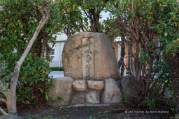 尼崎城天守閣跡石碑|高解像度画像サイズ:6720 x 4480 pixels|写真番号:5D4A0817|撮影:Canon EOS 5D Mark IV