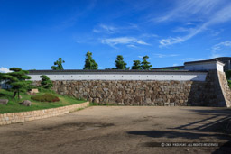 尼崎城復興土塀と復興水堀跡・天守再建前2006年|高解像度画像サイズ:4834 x 3223 pixels|写真番号:VJ7Z6695|撮影:Canon EOS-1Ds Mark II