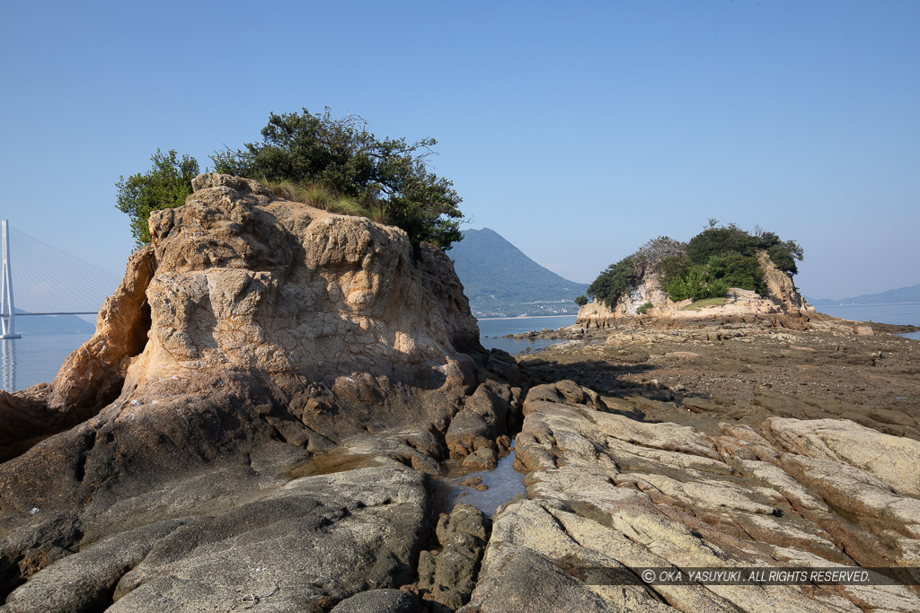 甘崎城跡北側の島