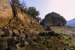 甘崎城の東側岩礁に残る石垣跡｜高解像度画像サイズ：1440 x 960 pixels｜写真番号：127-2739_IMG｜撮影：Canon EOS D30