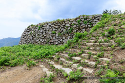 有子山城主郭石垣と石段｜高解像度画像サイズ：8688 x 5792 pixels｜写真番号：5DSA8725｜撮影：Canon EOS 5DS