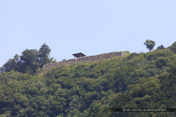 麓から有子山城主郭を望む｜高解像度画像サイズ：8688 x 5792 pixels｜写真番号：5DSA8865｜撮影：Canon EOS 5DS