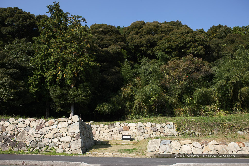 安土山南面山裾部虎口