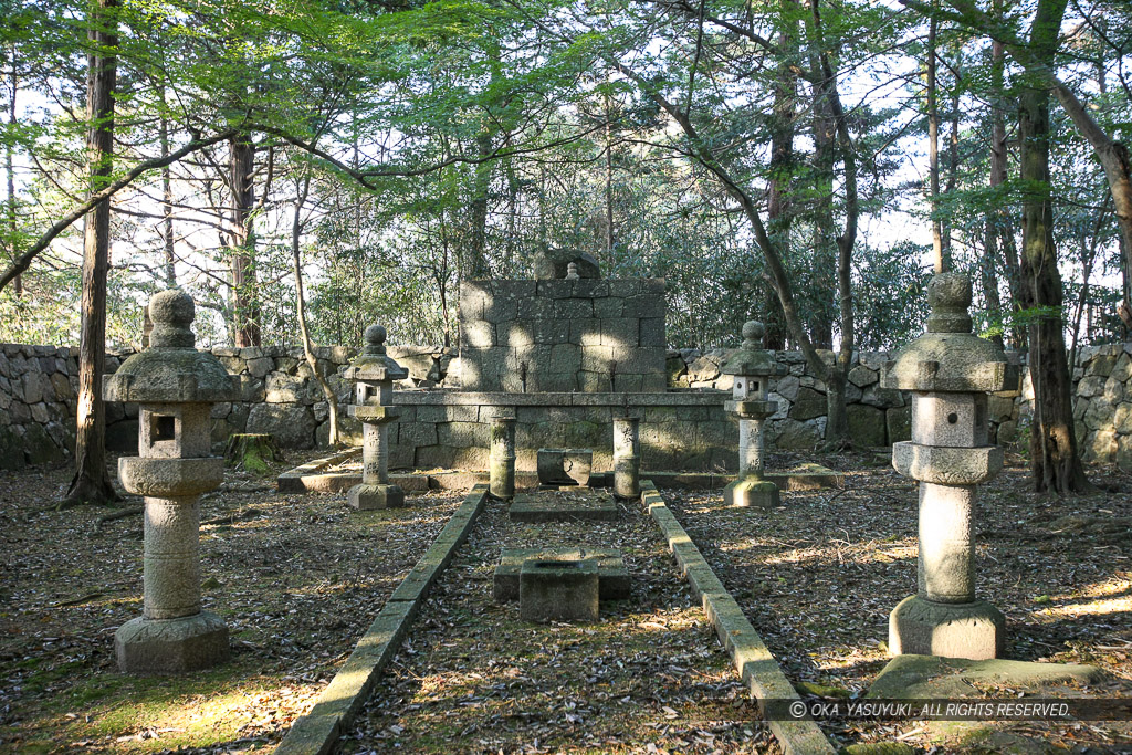 二の丸・織田信長廟所