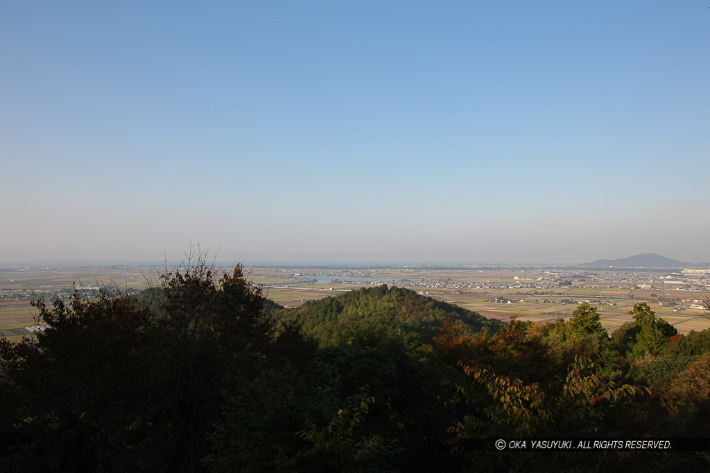 安土城天主台から琵琶湖を望む