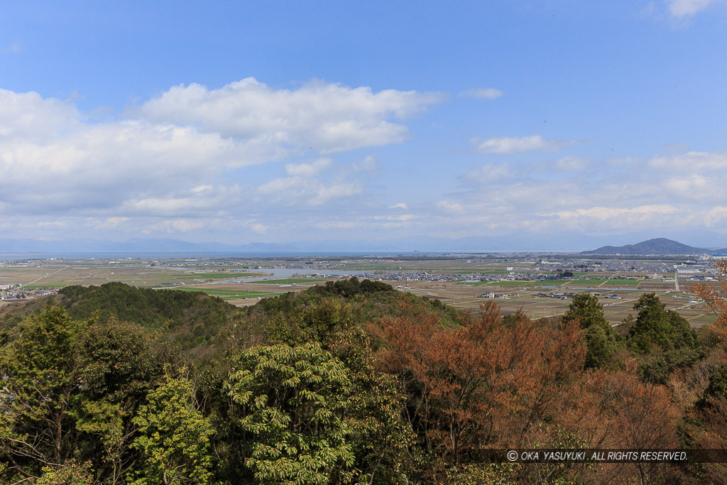 安土城天主台から琵琶湖を望む