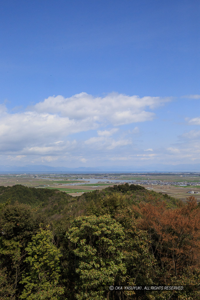 安土城天主台から琵琶湖を望む