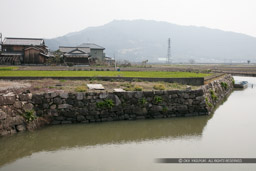 セイナリヨ跡付近に見られる川岸の石垣｜高解像度画像サイズ：6480 x 4320 pixels｜写真番号：5DSA4385｜撮影：Canon EOS 5DS