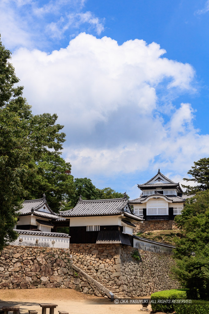 夏の備中松山城・二の丸から