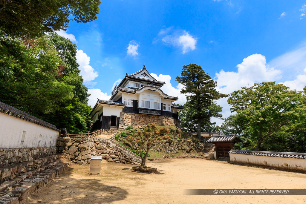 夏の備中松山城・本丸から