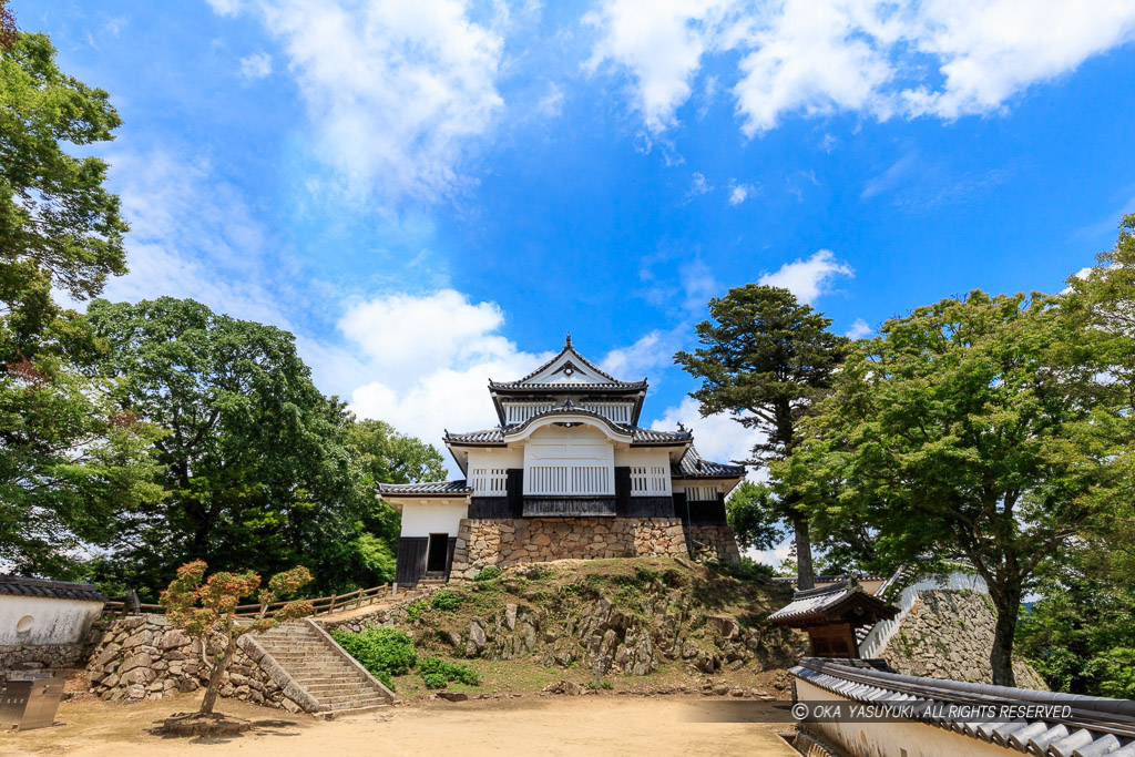 夏の備中松山城・本丸から