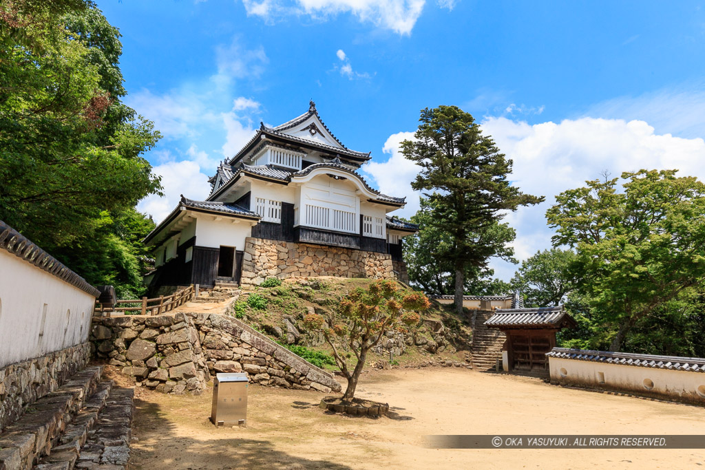 夏の備中松山城・本丸から