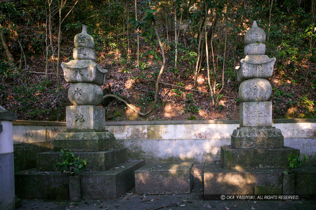 水谷勝隆・水谷勝美の墓・定林寺