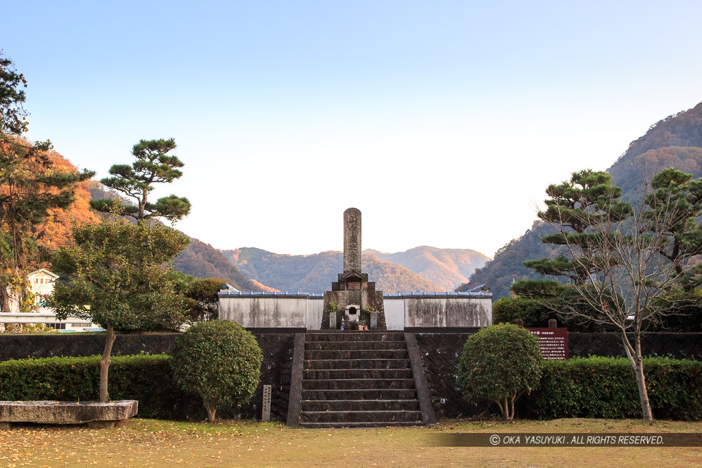 山中鹿介の墓・阿井の渡し