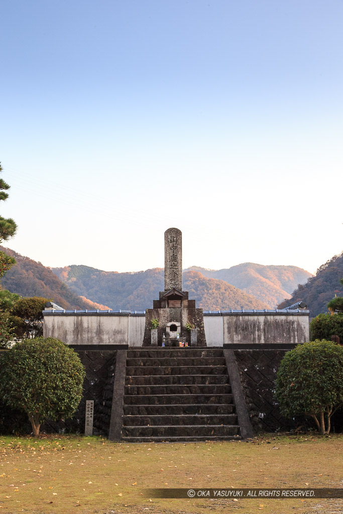 山中鹿介の墓・阿井の渡し