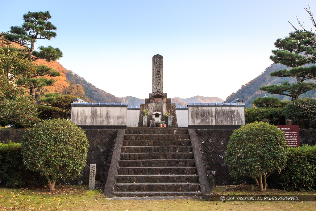 山中鹿介の墓・阿井の渡し